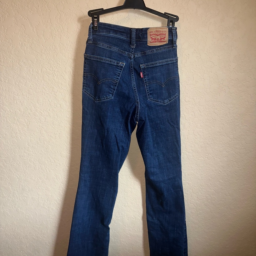 High Rise Bootcut Levi’s - Picture 7 of 7